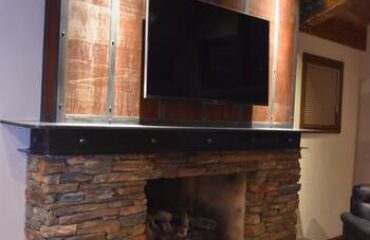 kamin-iz-staly-korten